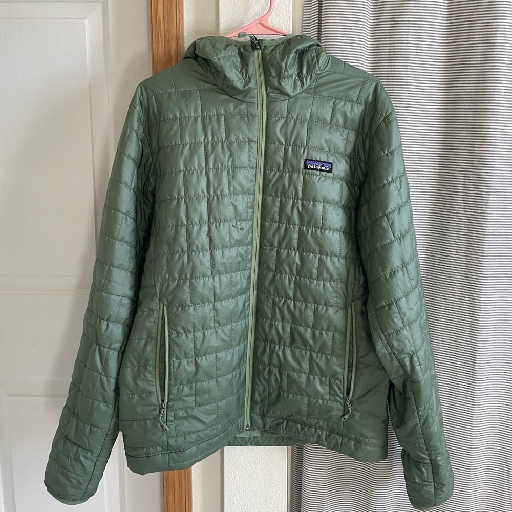 Patagonia nano puff (men’s medium)